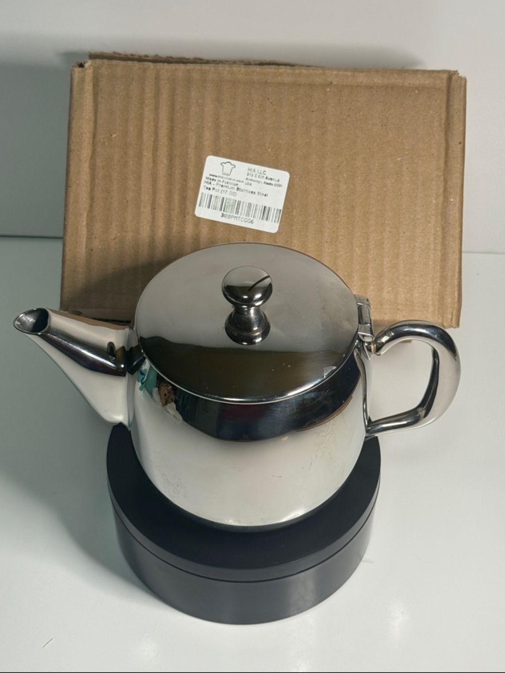 NIB Stainless Steel 18/10 Silver Teapot attached lid 17 oz made Pakistan CUTE